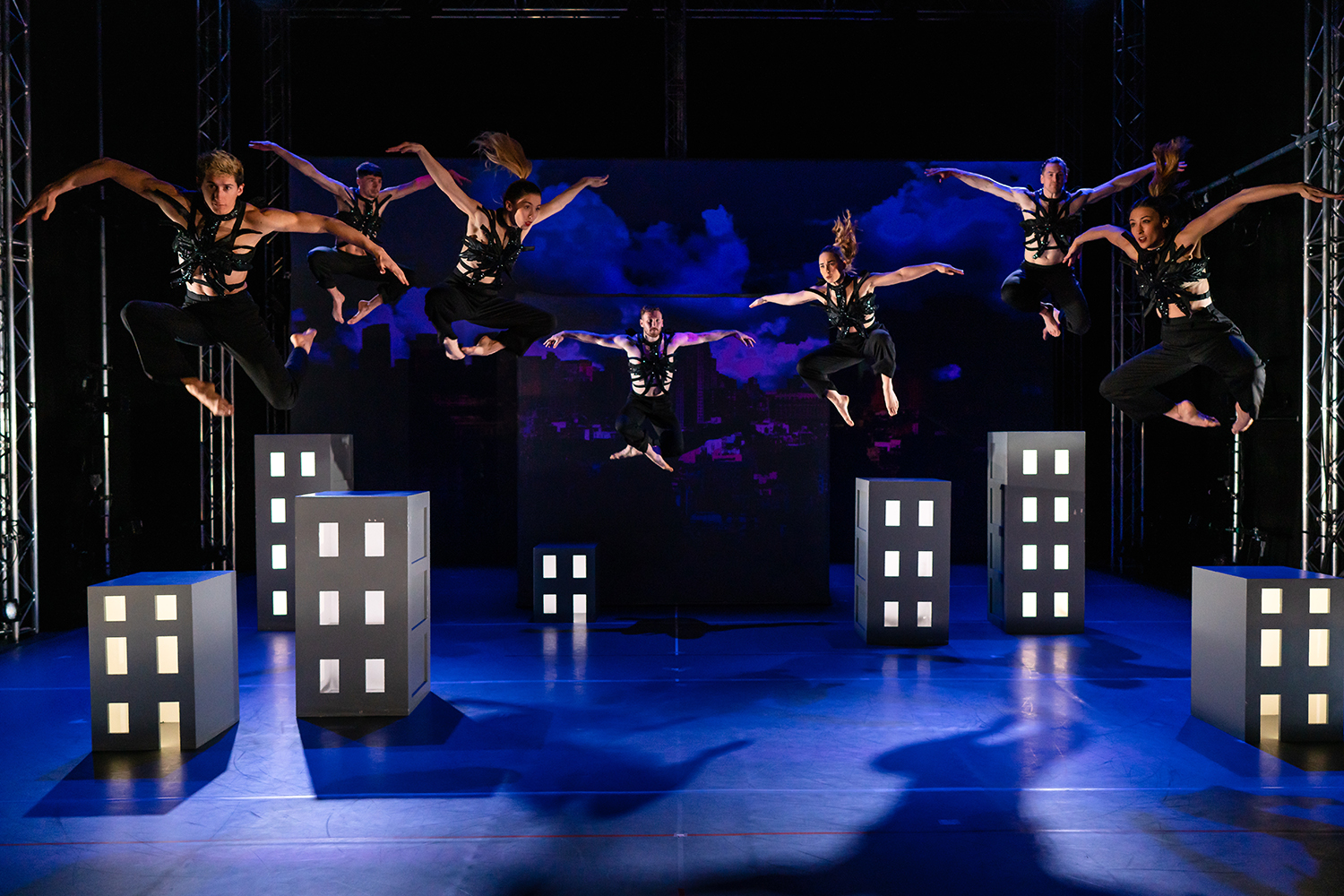 Motionhouse Nobody Birmingham Hippodrome